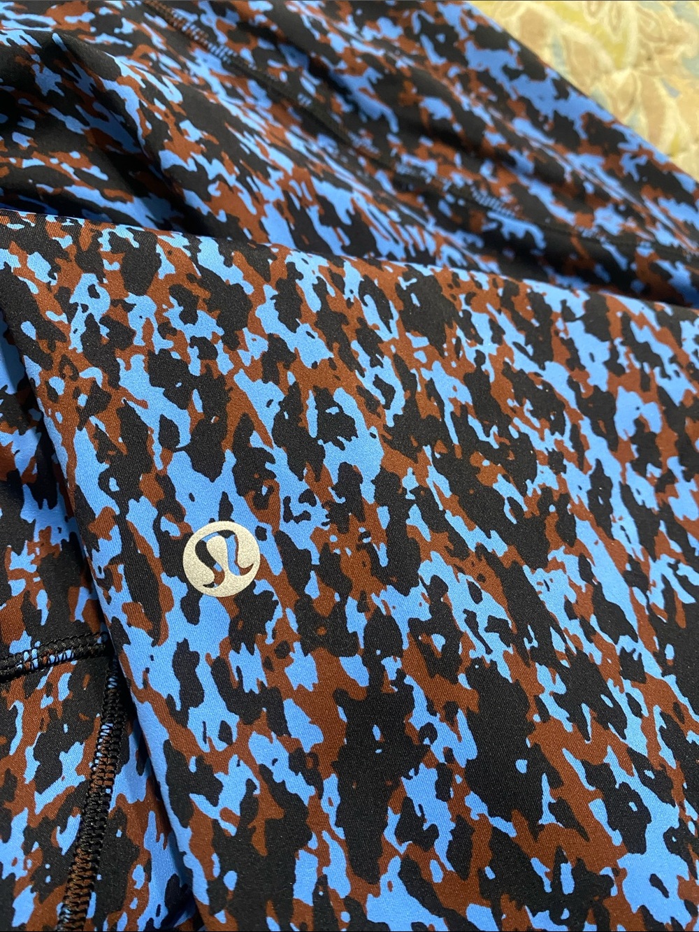 lululemon athletica Blue and Black Abstract Print Leggings - Picture 3 of 3